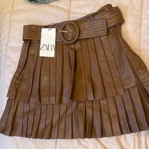 Brown faux leather pleated zara skirt size medium. NWT